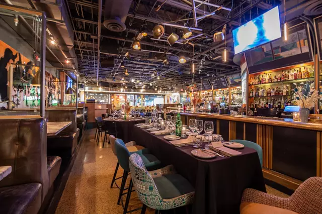 Hotels: The Drake Hotel 4