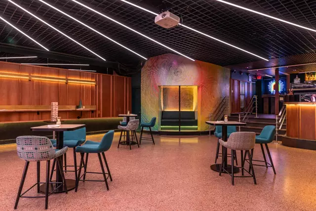 Hotels: The Drake Hotel 12