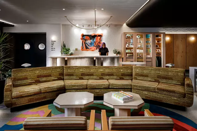 Hotels: The Drake Hotel 9