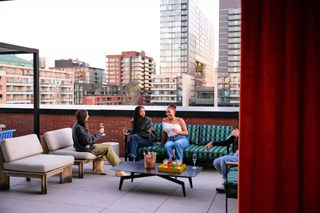 Hotels: The Drake Hotel 7