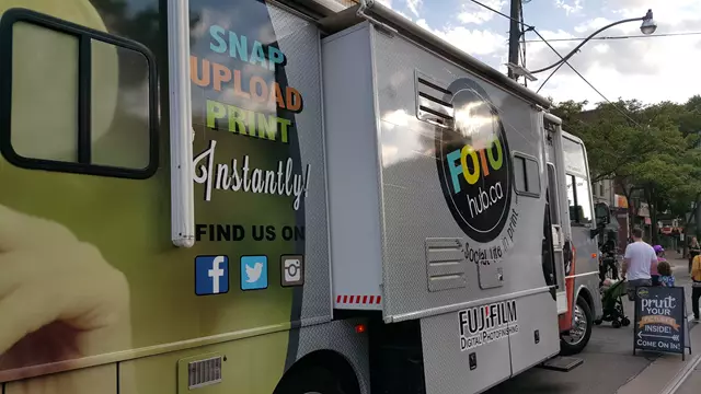 Photo Booths: The Foto Hub 10