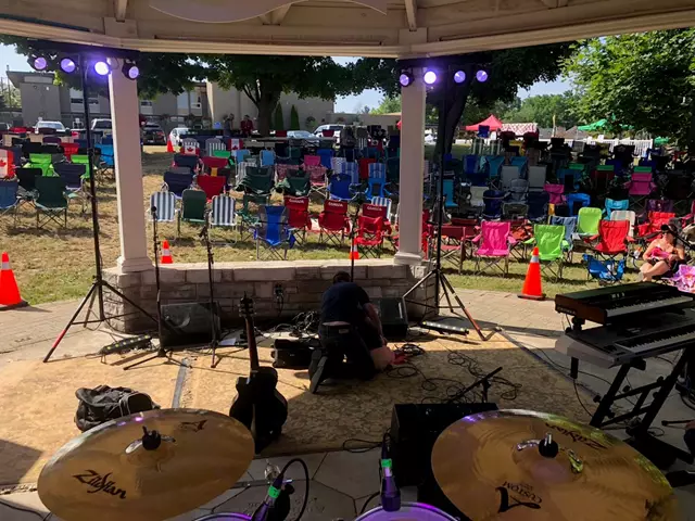 Live Music & Bands: The Jade Monkeys 24