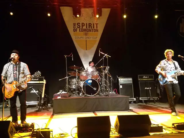 Live Music & Bands: The Jade Monkeys 22