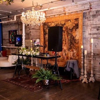 Special Event Venues: The Lodge On Queen 6