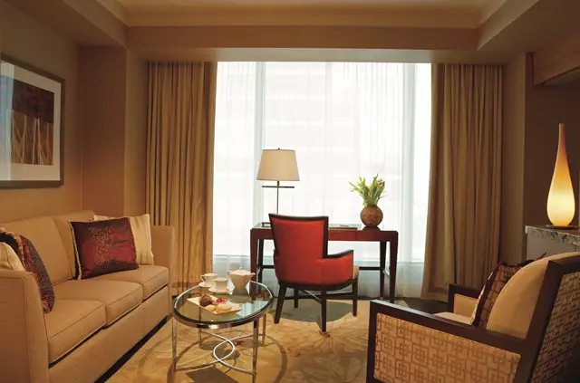 Hotels: The Ritz-Carlton Toronto 2