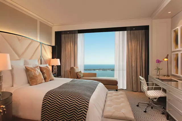 Hotels: The Ritz-Carlton Toronto 5