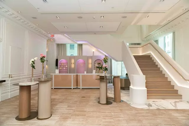 Hotels: The St. Regis Toronto 23