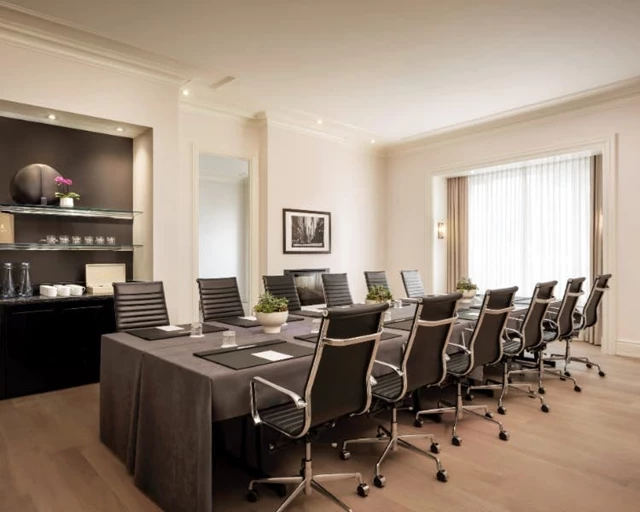 Hotels: The St. Regis Toronto 9