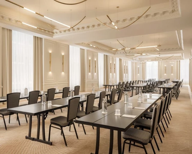 Hotels: The St. Regis Toronto 8