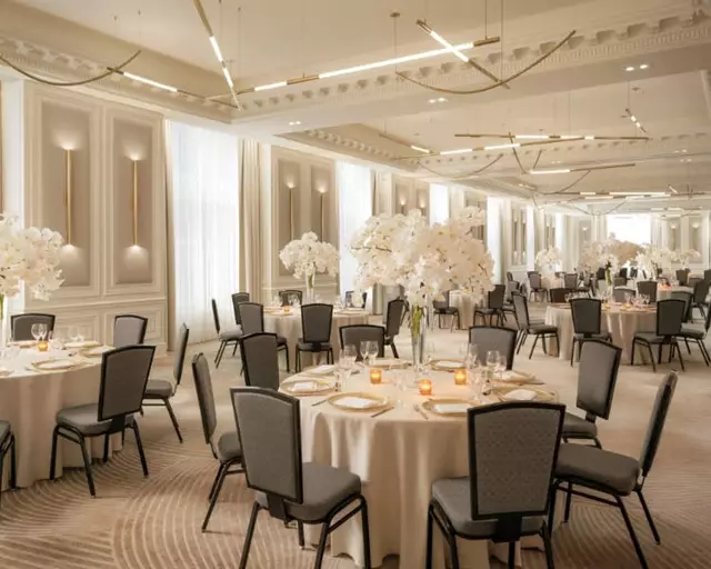 Hotels: The St. Regis Toronto 9