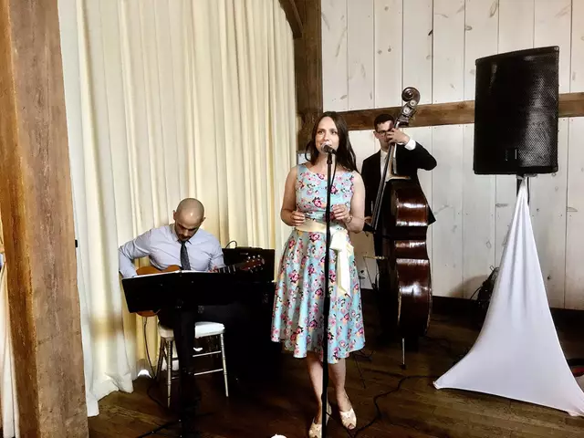 Live Music & Bands: Tiffany Jazz Trio 6