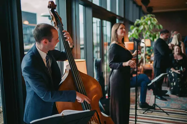 Live Music & Bands: Tiffany Jazz Trio 9