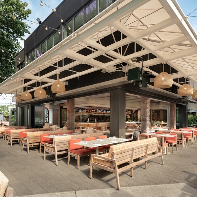 Restaurants: Toronto Beach Club 1