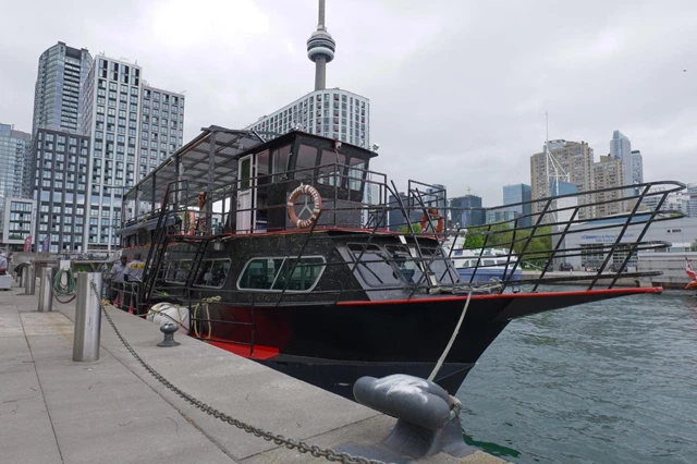 Cruise Ship/Yachts: Toronto Breeze 26