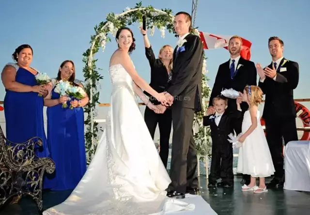 Cruise Ship/Yachts: Toronto Breeze 2