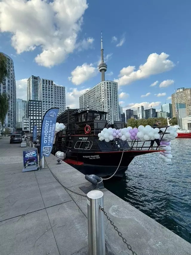 Cruise Ship/Yachts: Toronto Breeze 4