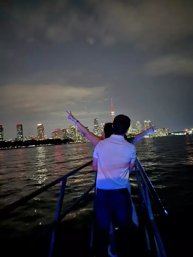 Cruise Ship/Yachts: Toronto Breeze 3