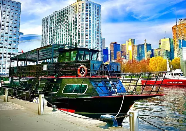 Cruise Ship/Yachts: Toronto Breeze 2