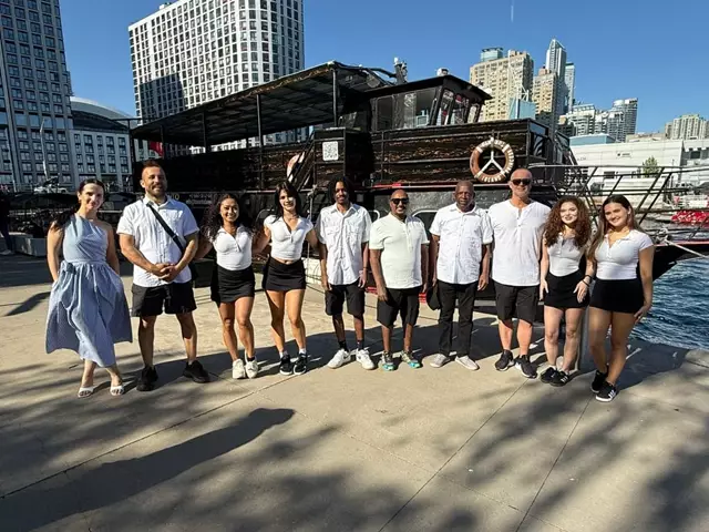 Cruise Ship/Yachts: Toronto Breeze 4