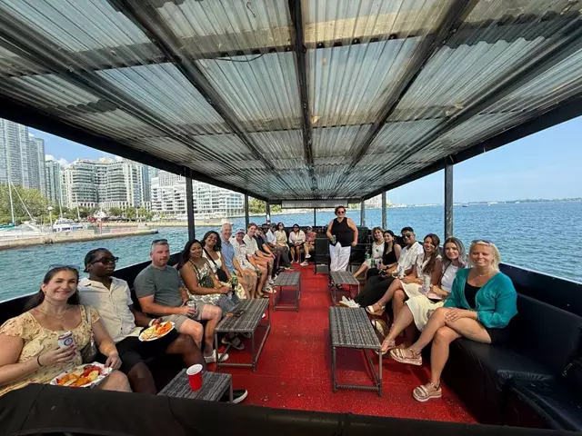 Cruise Ship/Yachts: Toronto Breeze 3