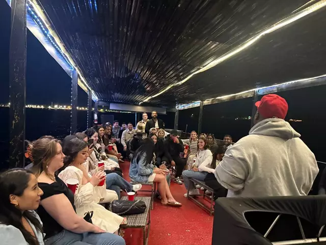 Cruise Ship/Yachts: Toronto Breeze 2