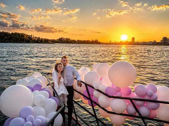 Cruise Ship/Yachts: Toronto Breeze 1