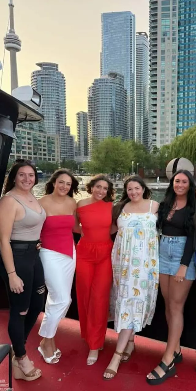 Cruise Ship/Yachts: Toronto Breeze 4