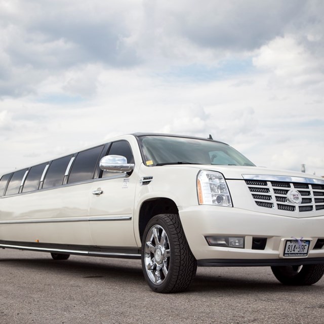 Limousines: Toronto Limo Rentals 1