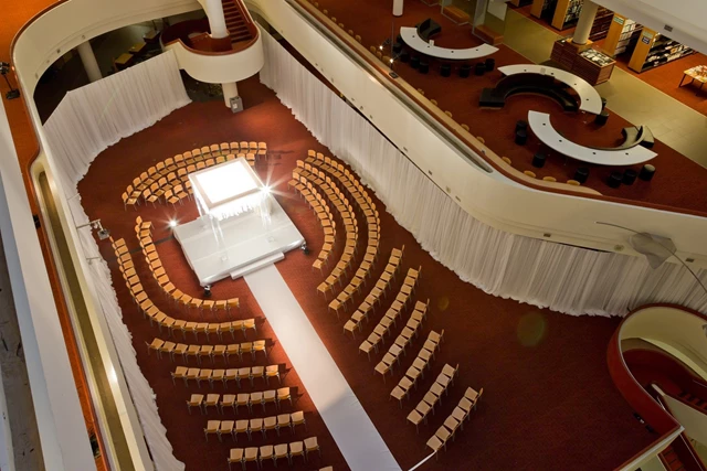 Level One, Toronto Reference Library