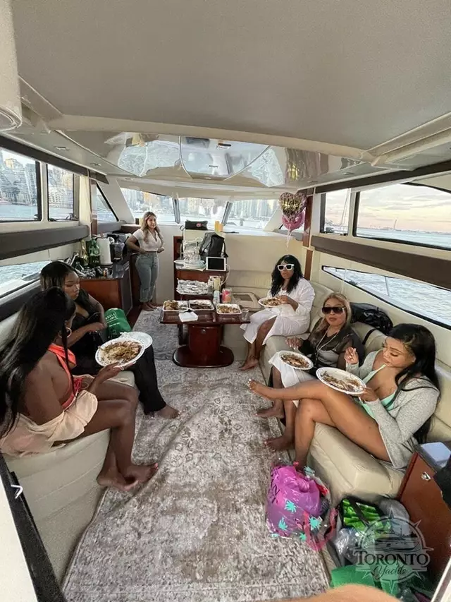 Cruise Ship/Yachts: Toronto Yachts 10