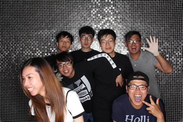 Photo Booths: VIP Digital Photobooth 5