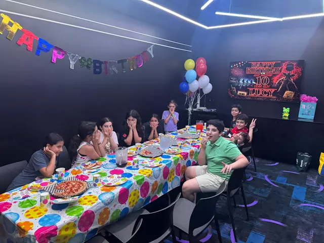 Children's Birthday Party Venues: VRCADE 4