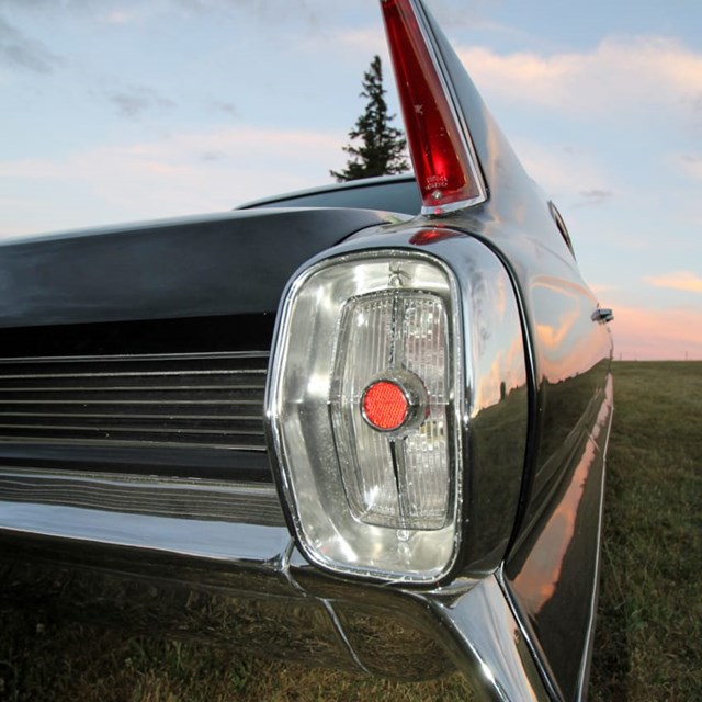 Limousines: Vintage Cadillac 1