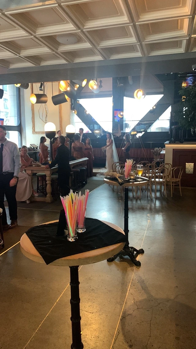 Restaurants: Walrus Pub & Beer Hall 10