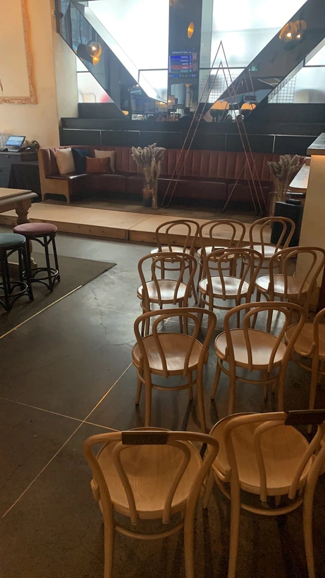 Restaurants: Walrus Pub & Beer Hall 5