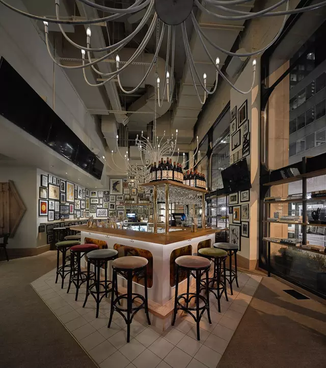 Restaurants: Walrus Pub & Beer Hall 19