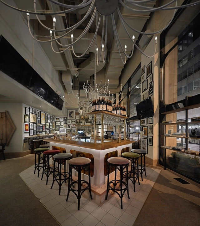 Restaurants: Walrus Pub & Beer Hall 4