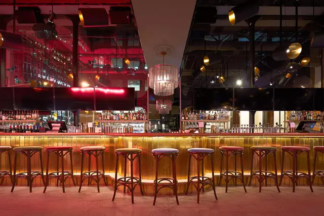 Restaurants: Walrus Pub & Beer Hall 16