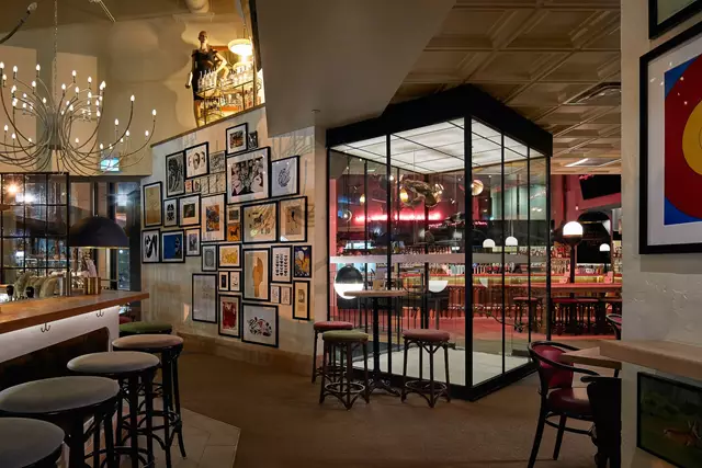 Restaurants: Walrus Pub & Beer Hall 17