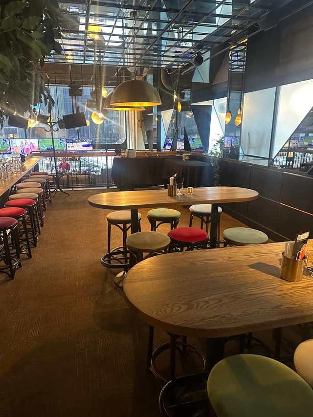 Restaurants: Walrus Pub & Beer Hall 5