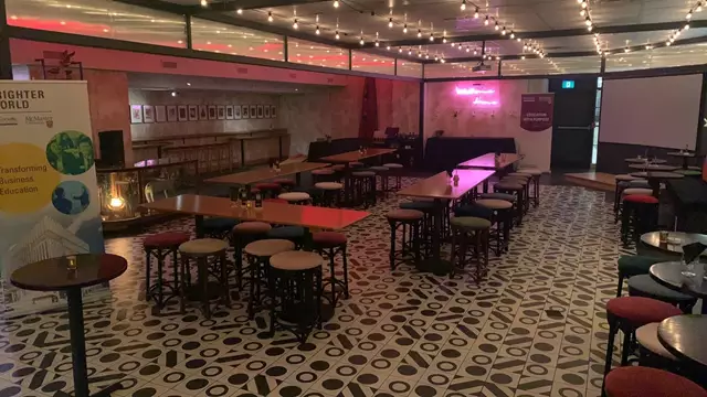 Restaurants: Walrus Pub & Beer Hall 21