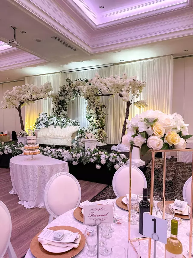 Banquet Halls: Woodbine Banquet and Hotel 4