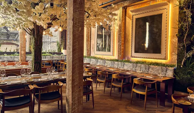 Restaurants: Woods Restaurant 23