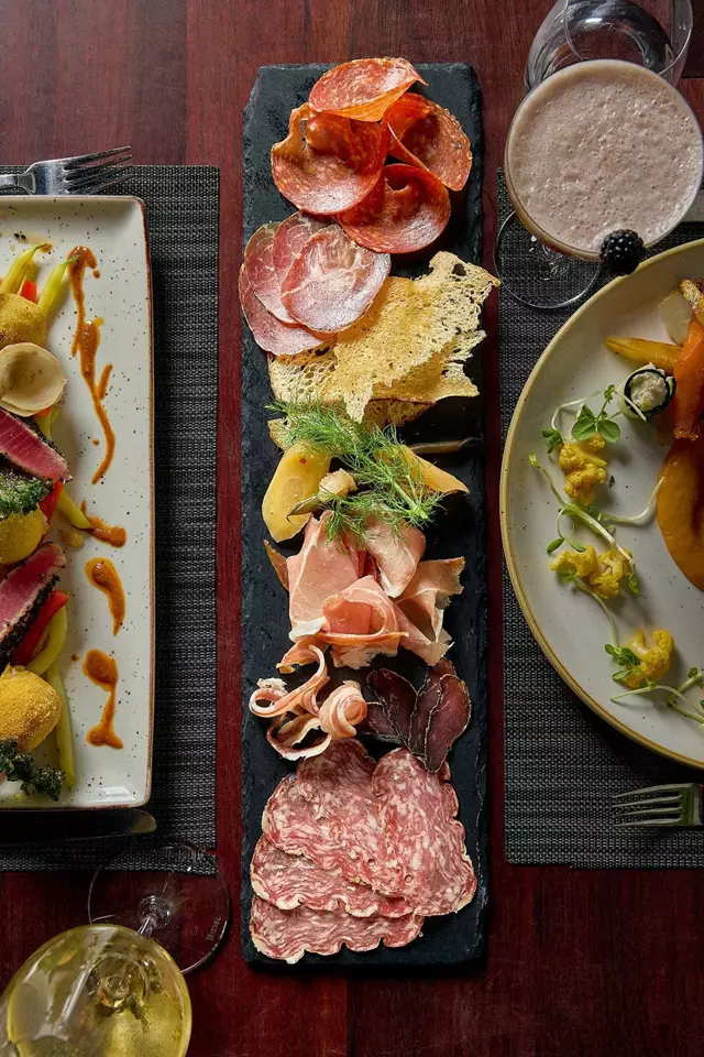 Restaurants: Woods Restaurant 18