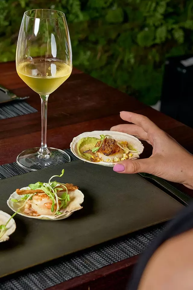 Restaurants: Woods Restaurant 15