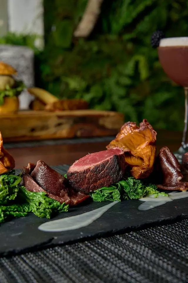 Restaurants: Woods Restaurant 13