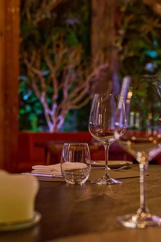 Restaurants: Woods Restaurant 10