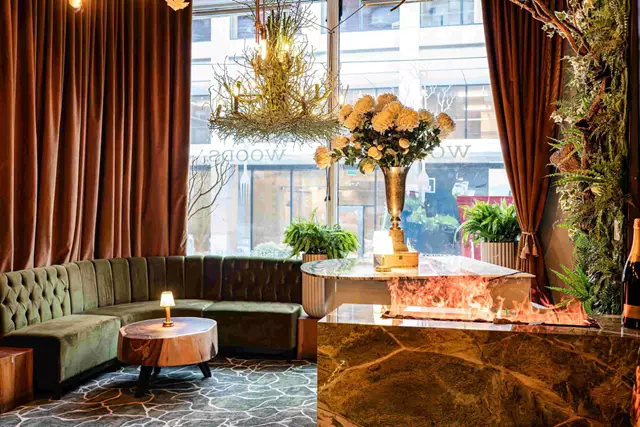 Restaurants: Woods Restaurant 5