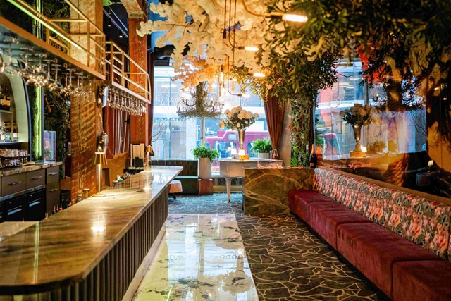 Restaurants: Woods Restaurant 3