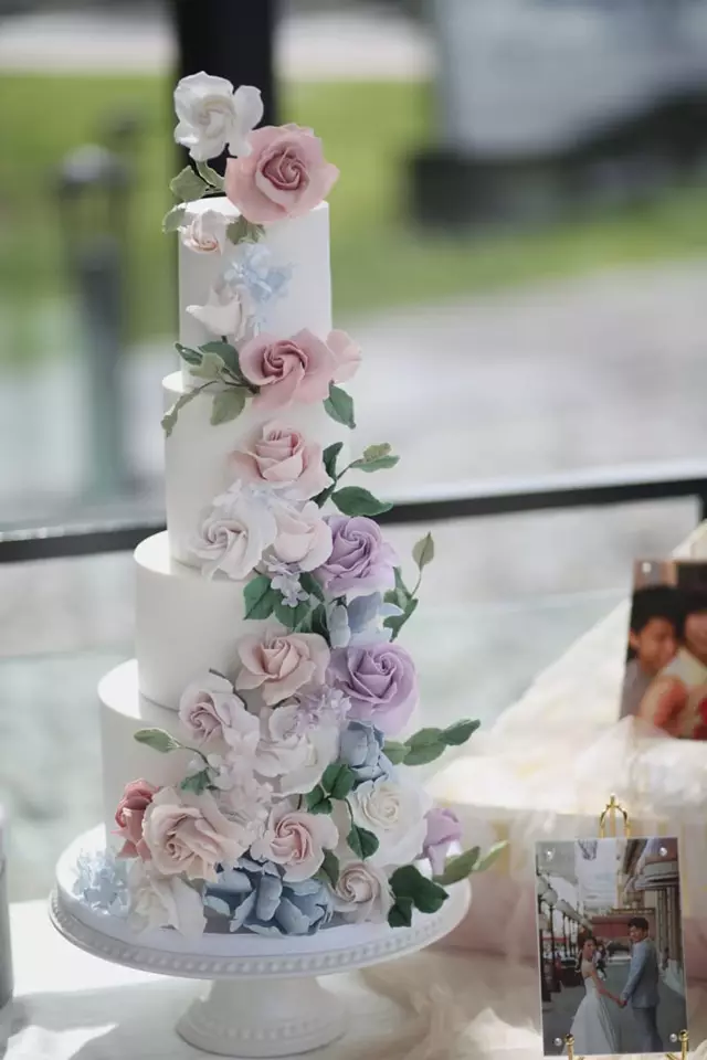 Wedding Cakes: Yue's Cake Boutique 1
